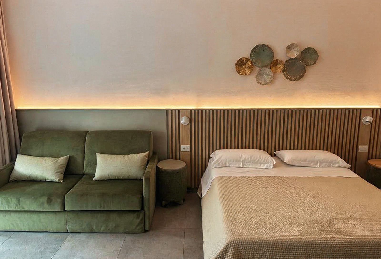 family-suite-the-village-02-US